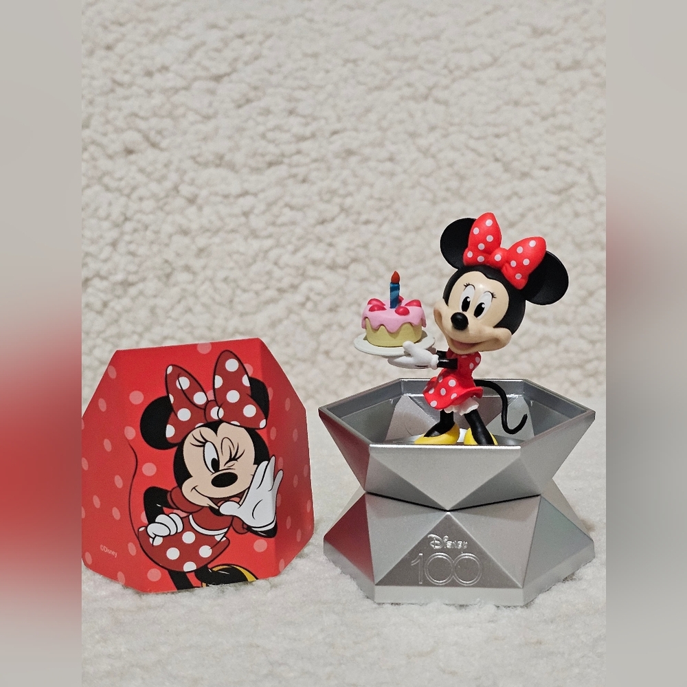 Disney 100 Minnie Mouse Surprise Capsule